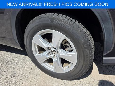 Used 2022 Toyota Highlander LE FWD image 7