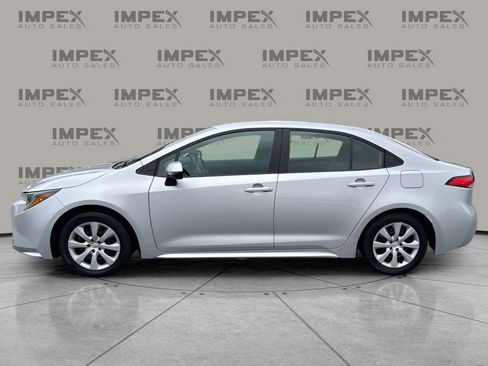 Used 2024 Toyota Corolla LE image 2