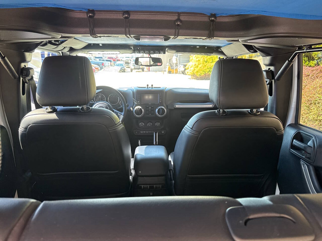 Used 2015 Jeep Wrangler Unlimited Rubicon w/ Connectivity Group AWD/4WD image 9