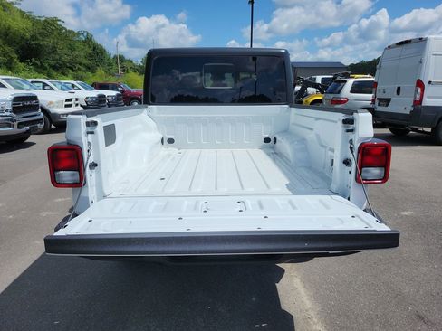 New 2025 Jeep Gladiator Sport image 31