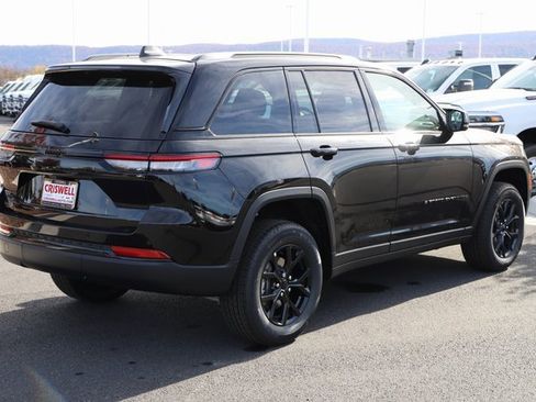 New 2025 Jeep Grand Cherokee Altitude image 5