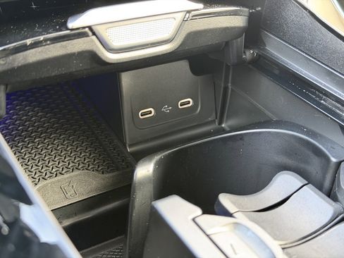 Used 2025 Mercedes-Benz C 300 4MATIC Sedan image 26