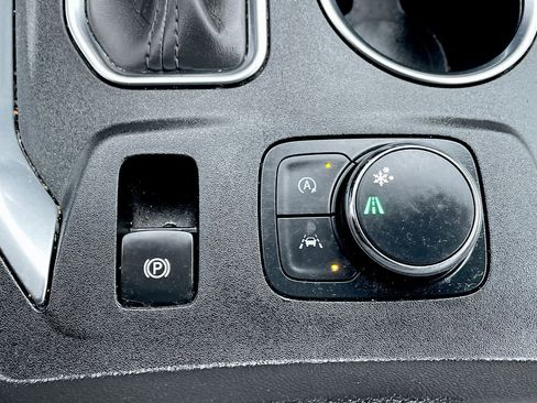 Used 2023 Chevrolet Traverse LT image 30