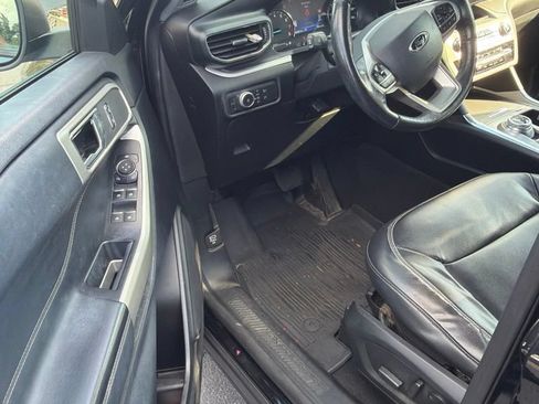 Used 2020 Ford Explorer XLT w/ Equipment Group 202A AWD/4WD image 11