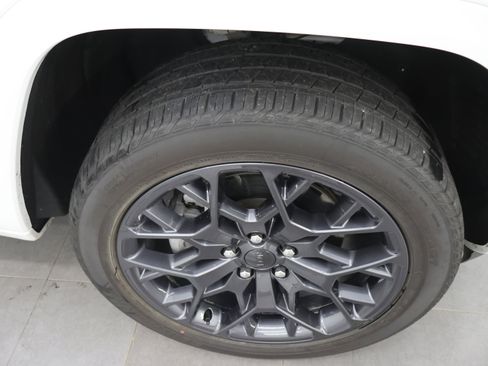 Used 2025 Jeep Grand Cherokee L Summit AWD/4WD image 3