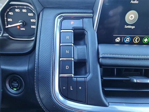 Used 2021 GMC Yukon XL SLT w/ SLT Premium Package image 24