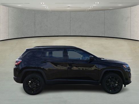 New 2026 Jeep Compass Latitude image 4