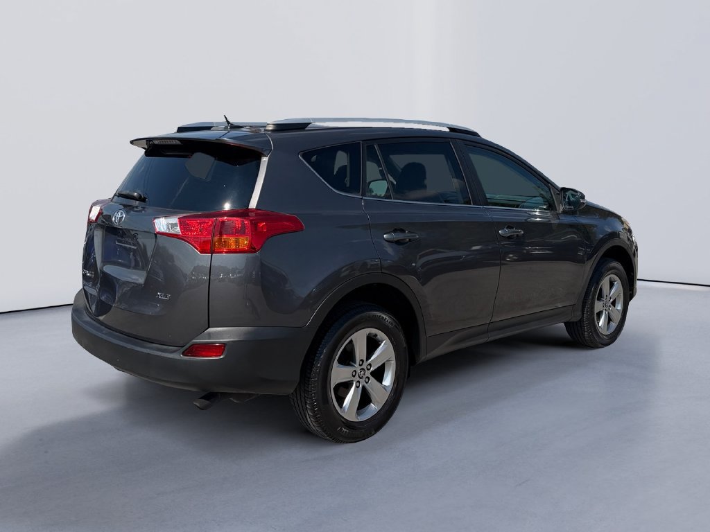 Used 2015 Toyota RAV4 XLE FWD image 3
