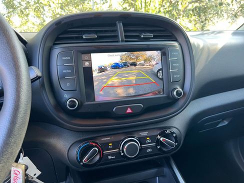 Used 2025 Kia Soul LX w/ LX Technology Package image 17