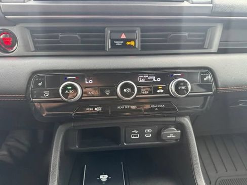 Used 2025 Honda Pilot TrailSport image 21