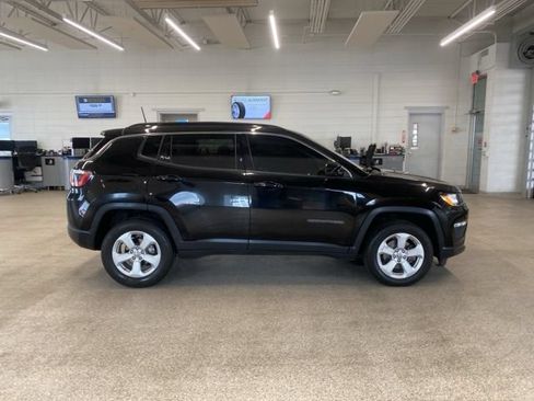 Used 2019 Jeep Compass Latitude w/ Cold Weather Group AWD/4WD image 4