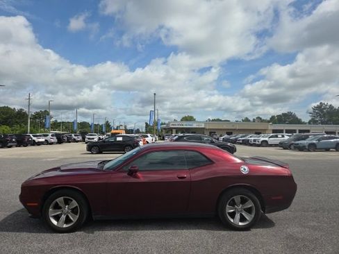 Used 2019 Dodge Challenger SXT RWD image 9