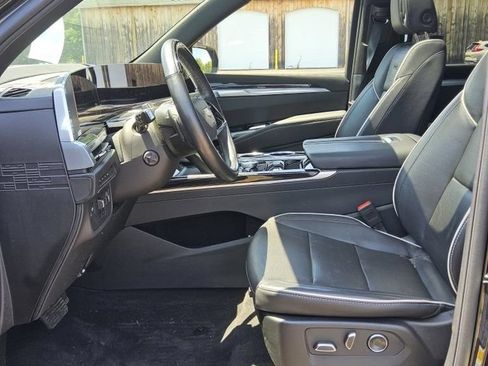 Used 2025 Cadillac Escalade Sport AWD/4WD image 10