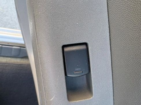 Used 2016 Nissan Frontier SV image 27