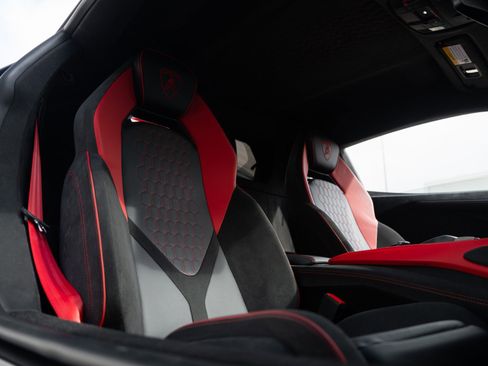 Used 2024 Lamborghini Revuelto image 28