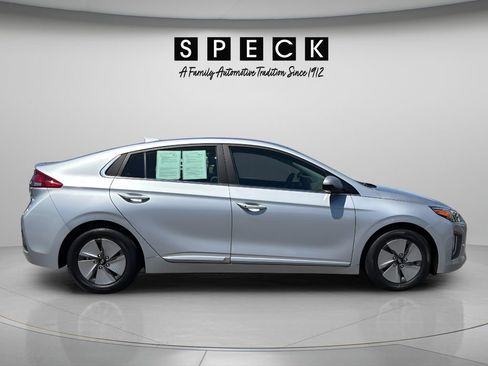 Certified 2022 Hyundai Ioniq SE FWD image 6