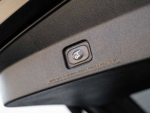 Used 2018 Ford Explorer XLT w/ Equipment Group 202A image 53