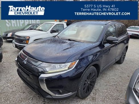 Used 2020 Mitsubishi Outlander LE image 1