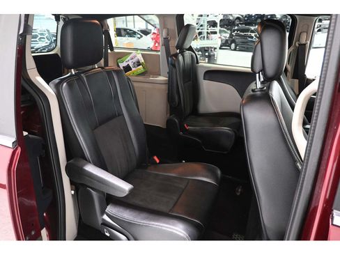 Used 2020 Dodge Grand Caravan SXT FWD image 17