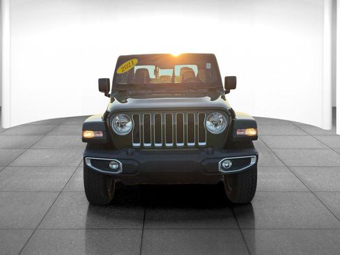 Used 2021 Jeep Gladiator Overland w/ Popular Equipment Package image 2