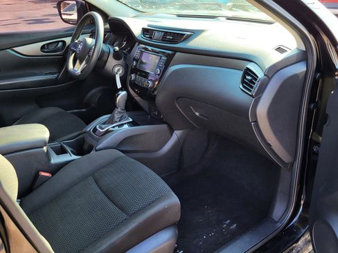 Used 2019 Nissan Rogue Sport S image 9