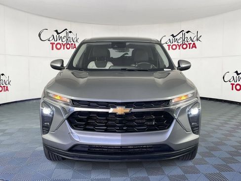 Used 2024 Chevrolet Trax LS w/ LS Convenience Package image 2