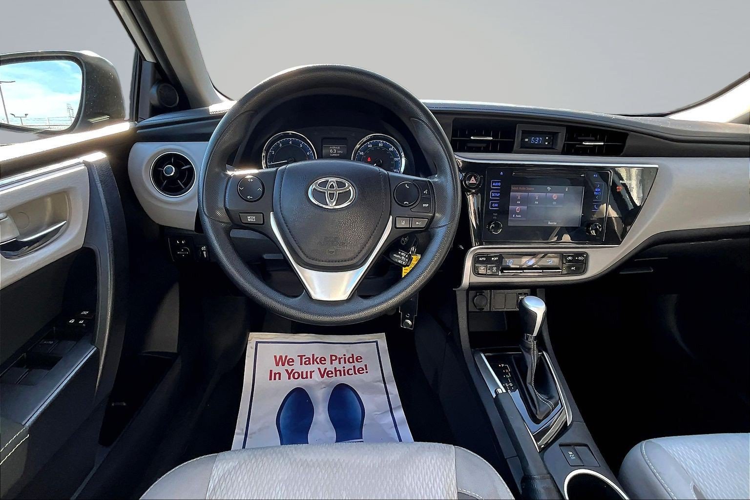 Used 2017 Toyota Corolla LE FWD image 7