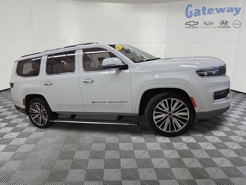 Used 2022 Jeep Grand Wagoneer Series III w/ Rear-Seat Entertainment Group AWD/4WD image 1