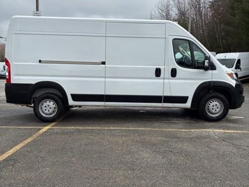 Used 2024 RAM ProMaster 2500 w/ Convenience Group FWD image 8