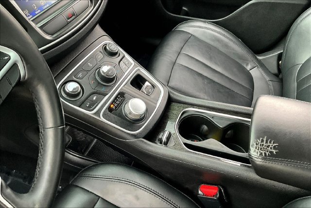 Used 2016 Chrysler 200 C FWD image 17