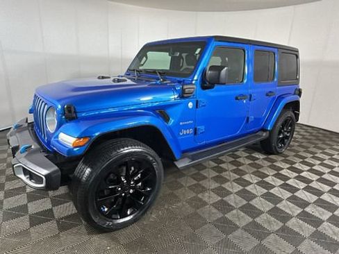 Used 2023 Jeep Wrangler Unlimited Sahara w/ Cold Weather Group AWD/4WD image 6
