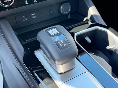 New 2025 Mitsubishi Outlander SE image 17