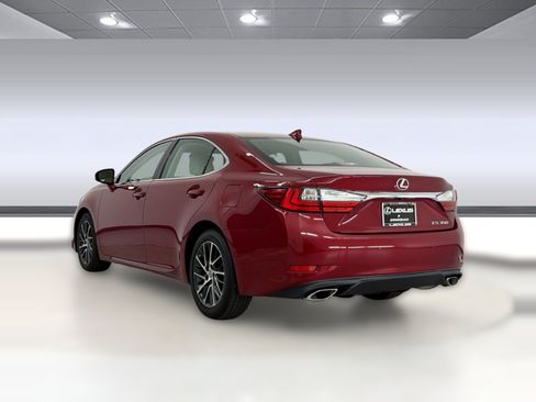 Used 2017 Lexus ES 350 w/ Luxury Package FWD image 3