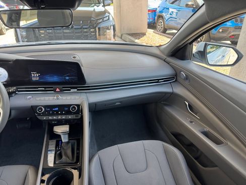 Used 2025 Hyundai Elantra SEL FWD image 37