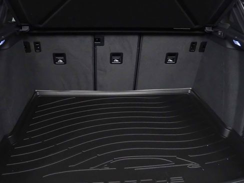 Certified 2025 Porsche Macan image 13