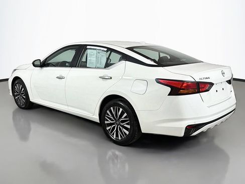Used 2025 Nissan Altima 2.5 SV AWD/4WD image 7