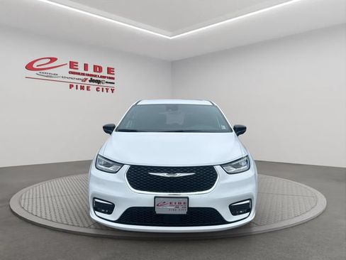 New 2026 Chrysler Pacifica Select AWD/4WD image 8