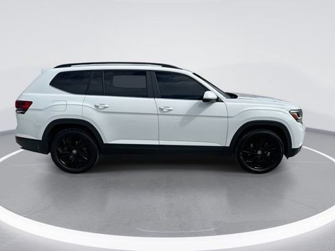 Used 2023 Volkswagen Atlas SE w/ Panoramic Sunroof Package FWD image 4