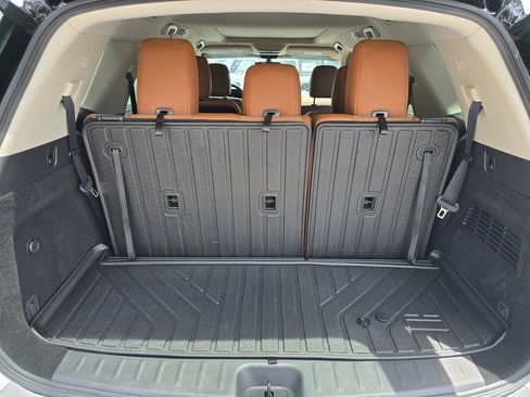 Used 2025 Nissan Pathfinder Platinum AWD/4WD image 14
