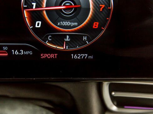 Used 2025 Hyundai Elantra Limited image 17