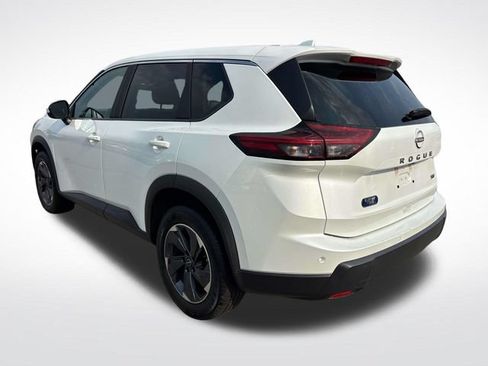 Used 2024 Nissan Rogue SV FWD image 3