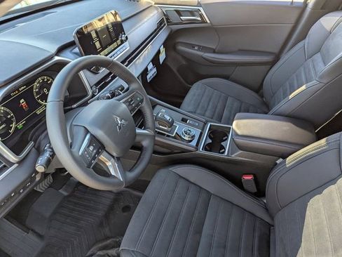 New 2025 Mitsubishi Outlander SE image 10