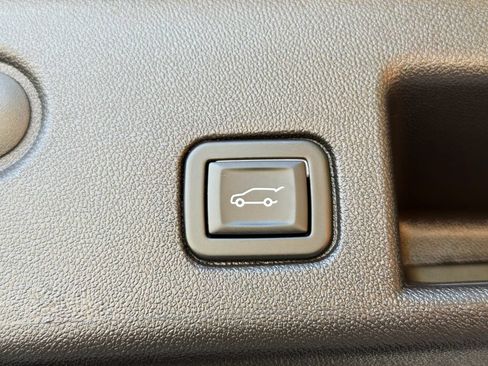 Used 2024 Chevrolet Equinox LT FWD image 34