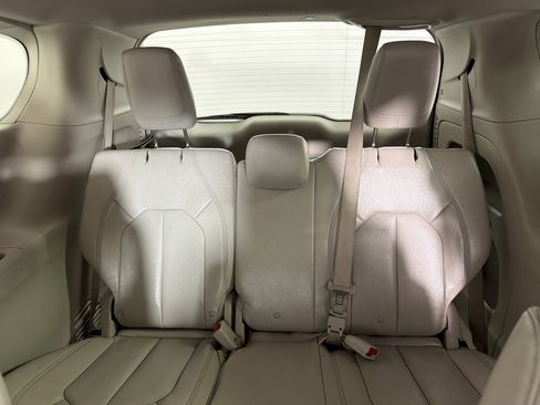 Used 2017 Chrysler Pacifica Touring-L Plus image 19