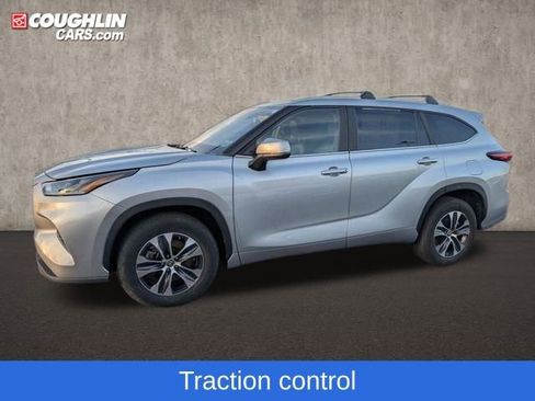 Used 2023 Toyota Highlander XLE image 5