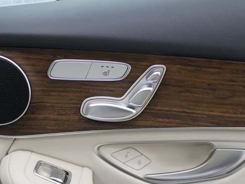 Used 2022 Mercedes-Benz GLC 300 4MATIC image 29