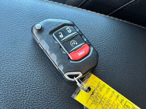 Used 2022 Jeep Wrangler Unlimited Sahara AWD/4WD image 35