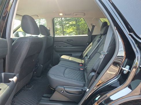 Certified 2024 Nissan Pathfinder SV w/ Black Appearance Package FWD image 10