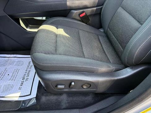 Certified 2025 Chevrolet Traverse LT image 19