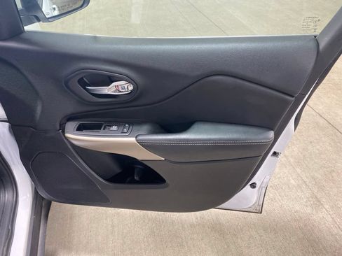Used 2018 Jeep Cherokee Limited AWD/4WD image 11